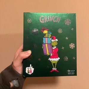 BNWT! The Grinch Vanilla Bean Bath Set
